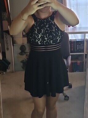 Speechless Black Logo Tag on Cream Fabric